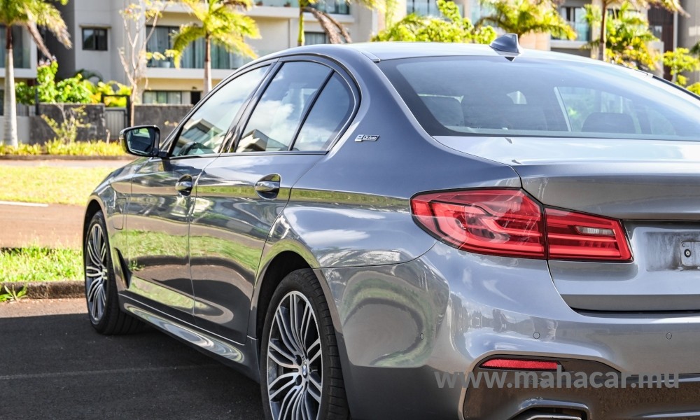 2019 BMW 530e photo 9