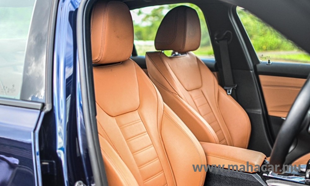 2019 BMW 330e photo 13