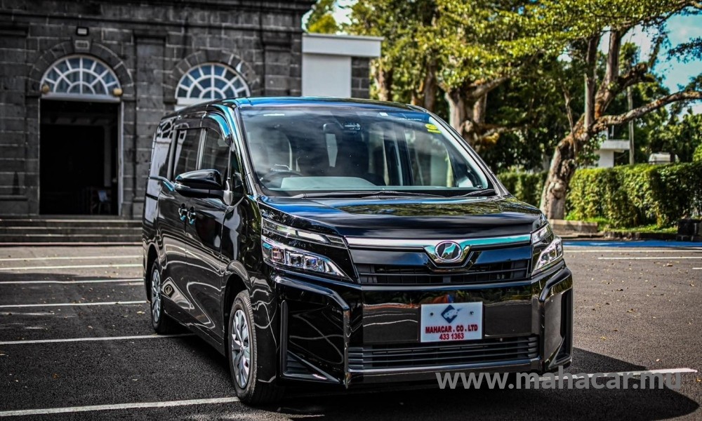2020 Toyota VOXY, Black