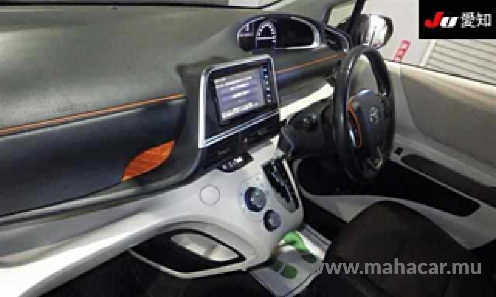 2021 Toyota Sienta Hybrid photo 6