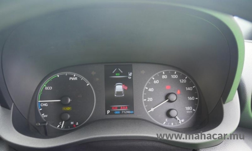 2023 Toyota Yaris Hybrid photo 2