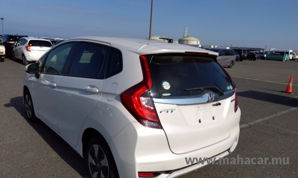 2019 Honda FIT HYBRID photo 2