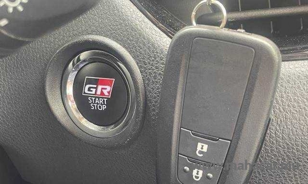 2020 Toyota CHR HYBRID photo 3