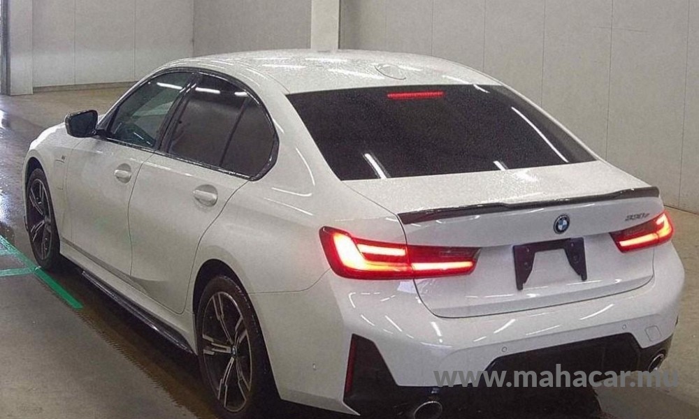 2024 BMW 330e photo 4