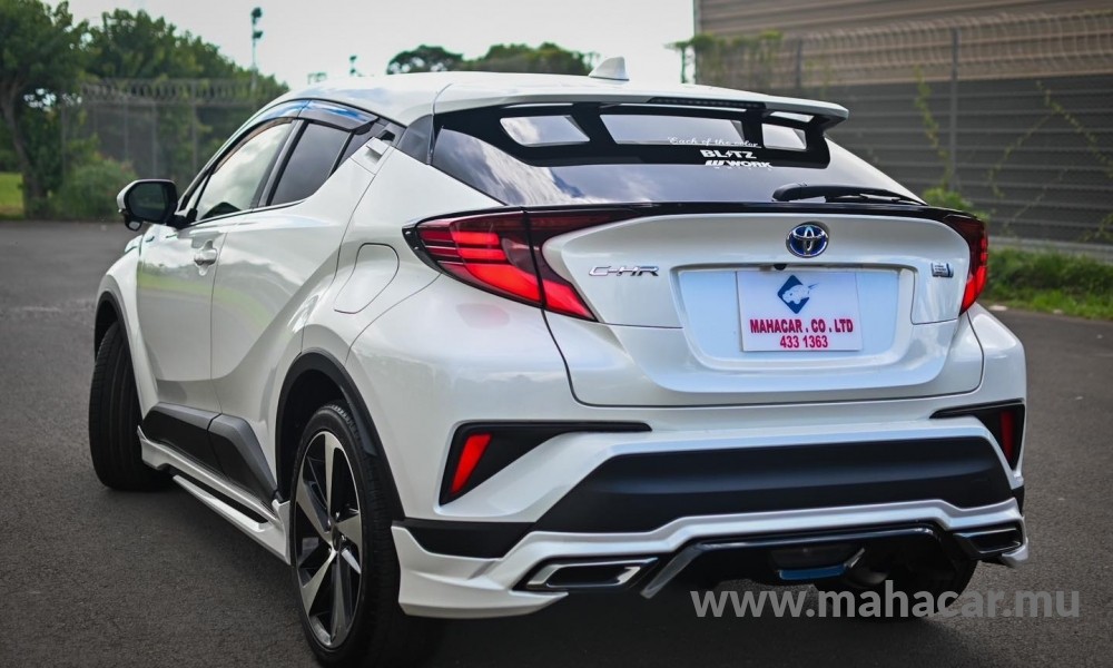 2020 Toyota CHR HYBRID photo 11