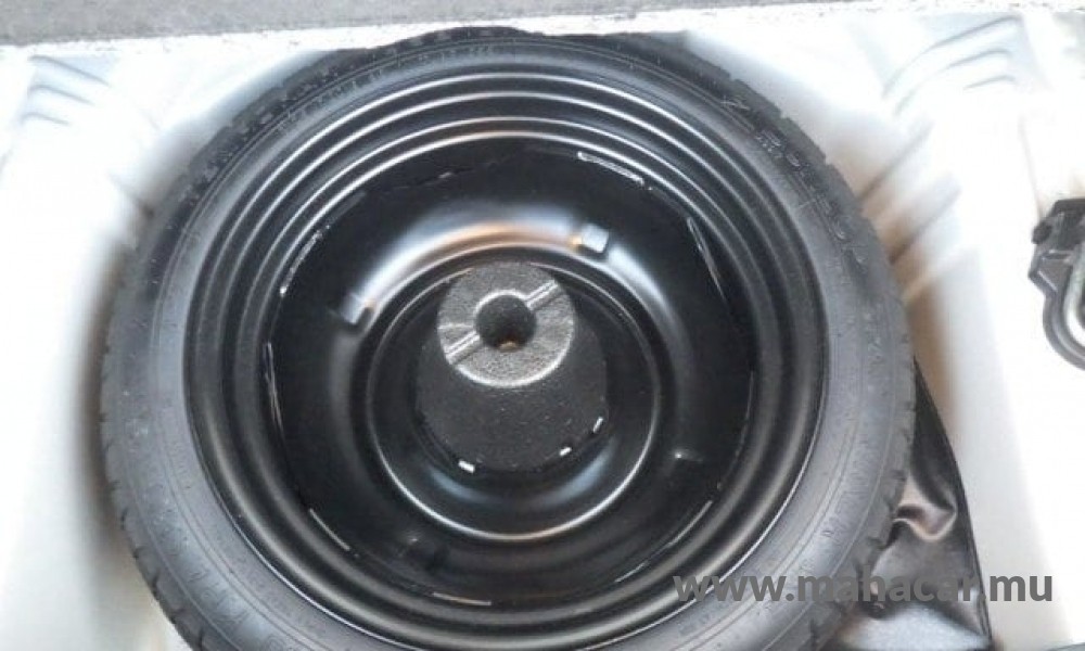 2019 Toyota Vitz photo 19