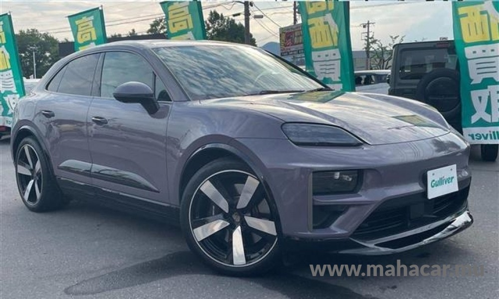 2025 Porsche Macan photo 2
