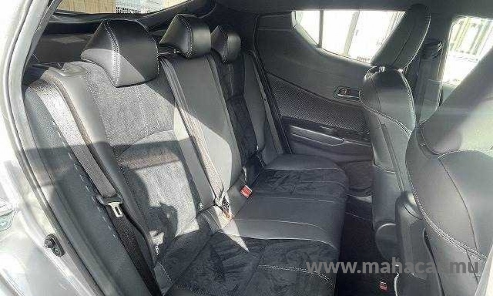 2020 Toyota CHR HYBRID photo 2