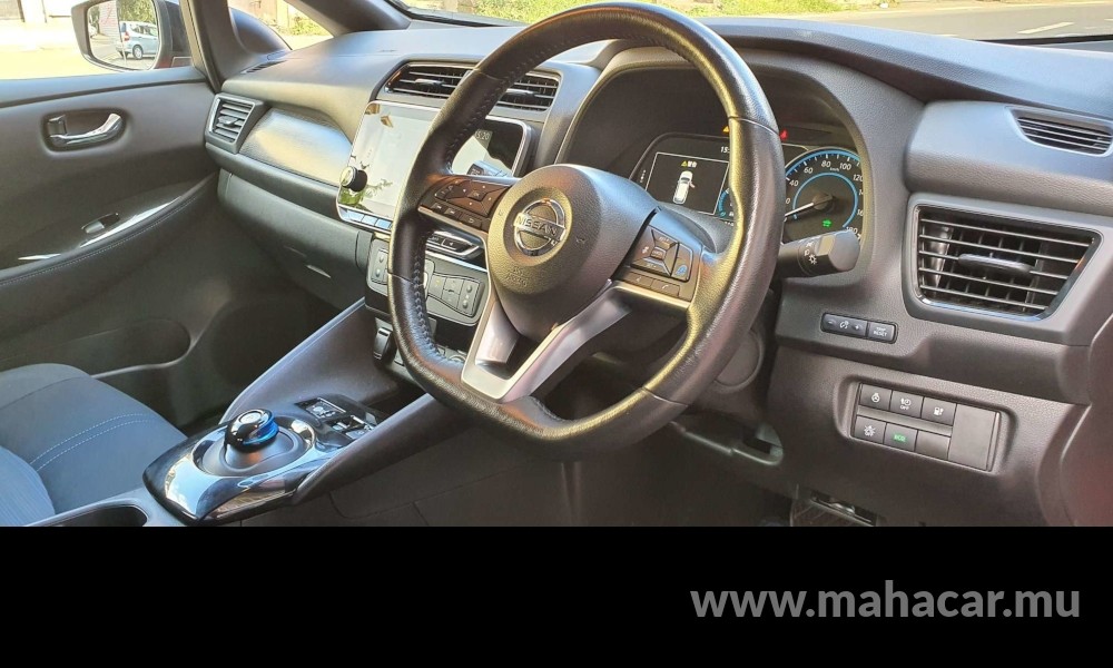 2020 Nissan Leaf G-Edition photo 5