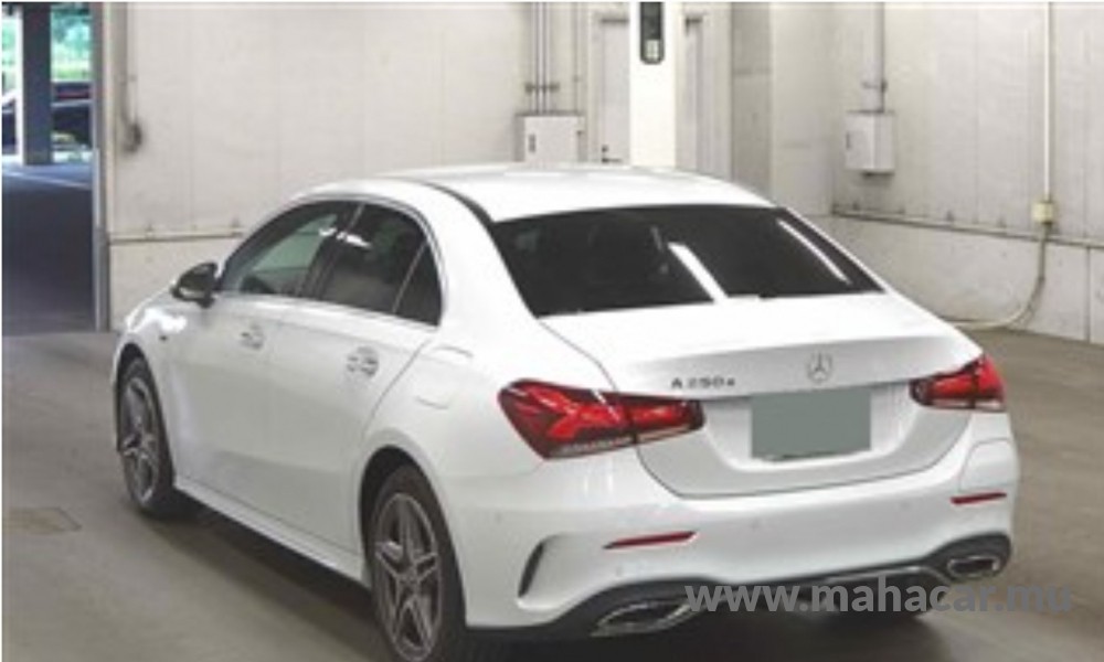 2021 Mercedes A250E Hybrid photo 2