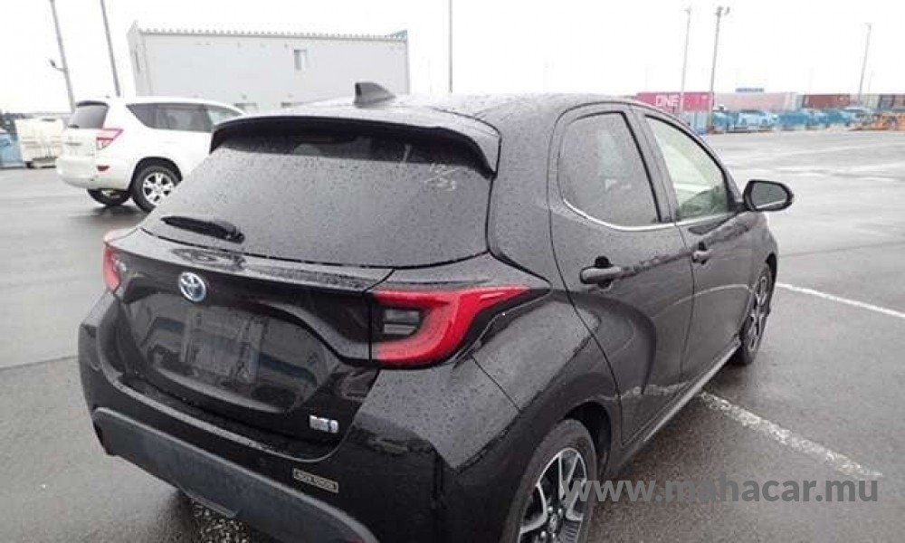 2022 Toyota Yaris Hybrid photo 3