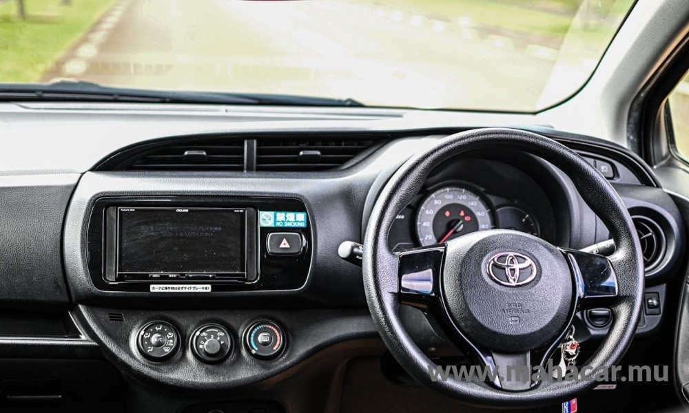2019 Toyota Vitz photo 5