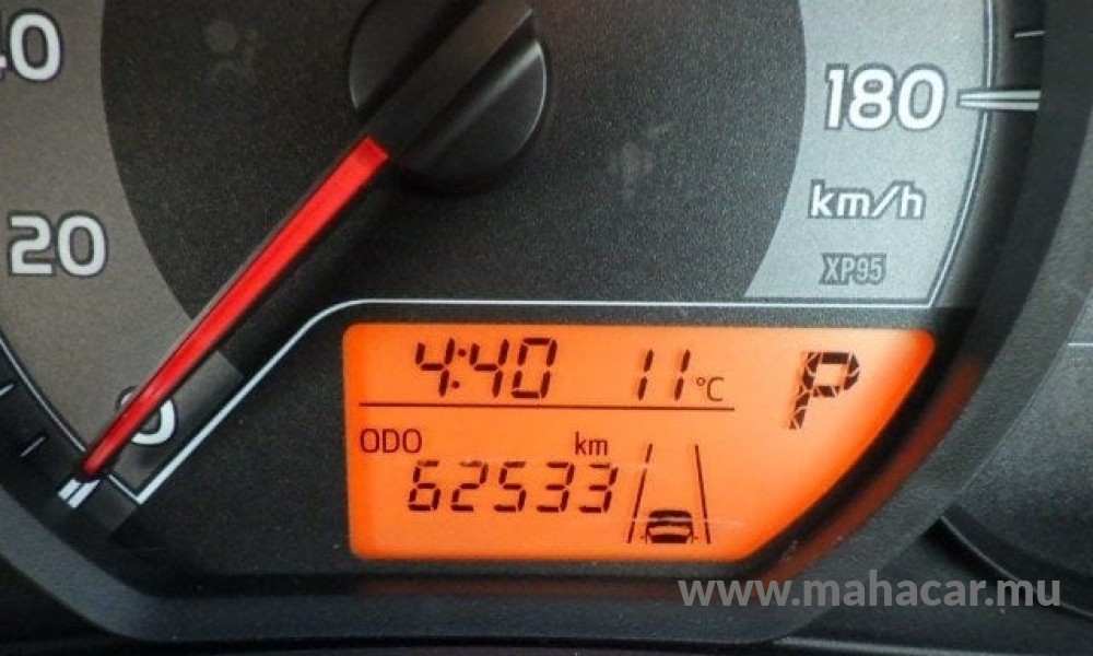 2019 Toyota Vitz photo 11