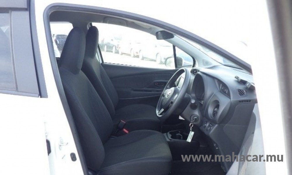 2019 Toyota Vitz photo 2