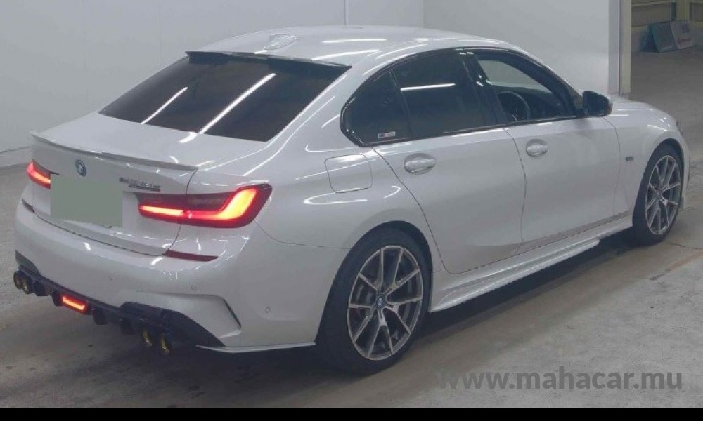 2022 BMW 330e photo 4