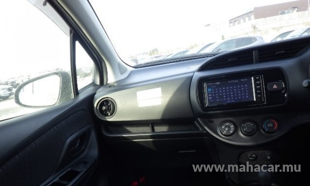 2019 Toyota Vitz photo 12