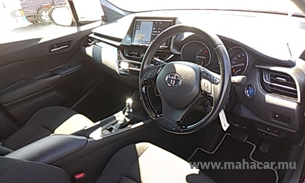 2019 Toyota CHR HYBRID photo 9