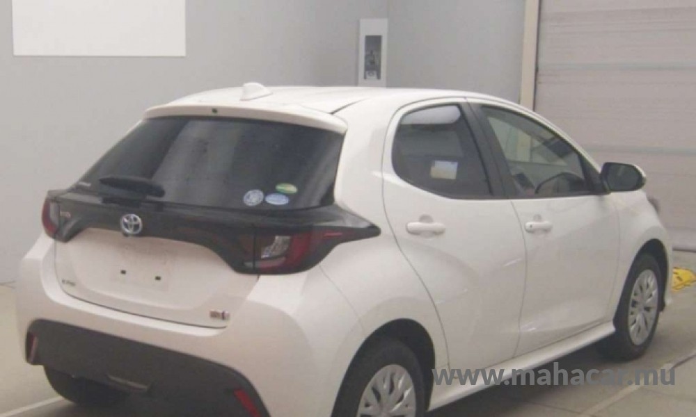 2021 Toyota Yaris photo 2