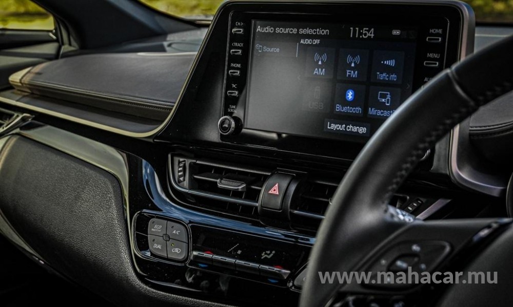 2019 Toyota CHR HYBRID photo 9