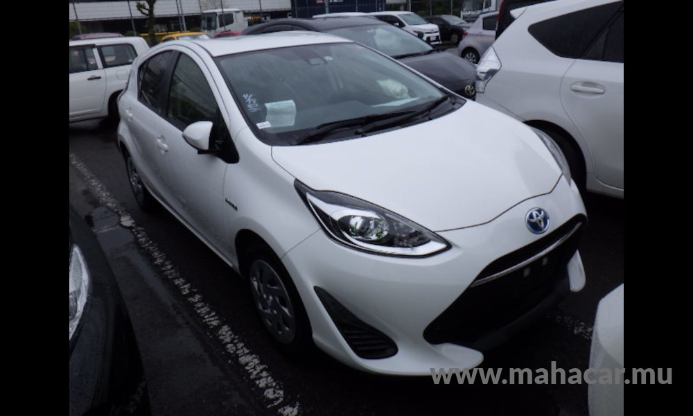 2019 Toyota AQUA, White