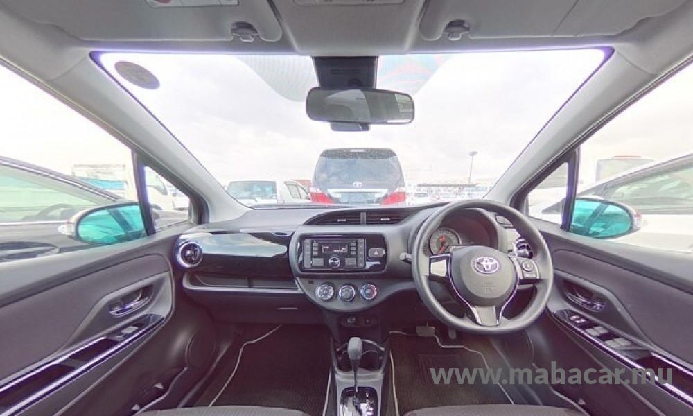 2019 Toyota Vitz photo 5