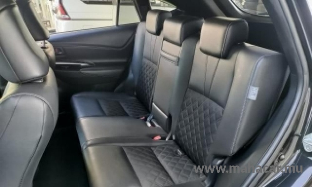 2020 Toyota Harrier photo 6