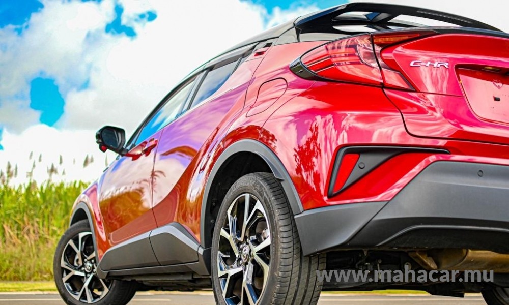 2019 Toyota CHR HYBRID photo 16