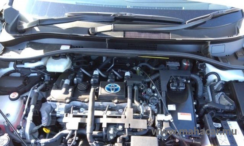 2020 Toyota CHR HYBRID photo 9