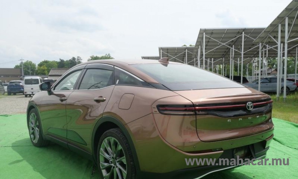 2022 Toyota Crown photo 3
