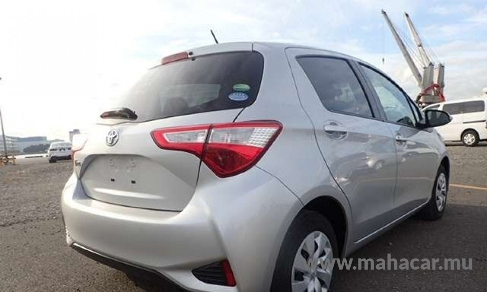 2019 Toyota Vitz photo 3
