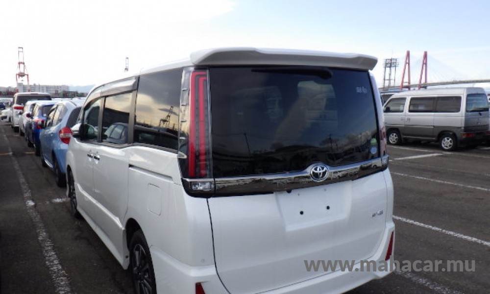 2019 Toyota Noah photo 7