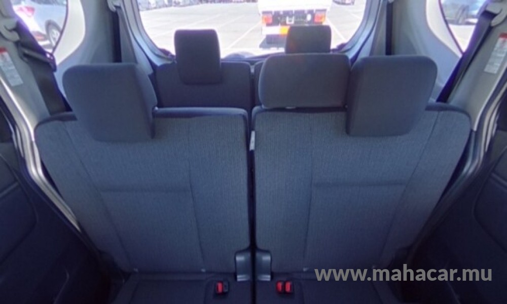 2022 Toyota Sienta photo 4