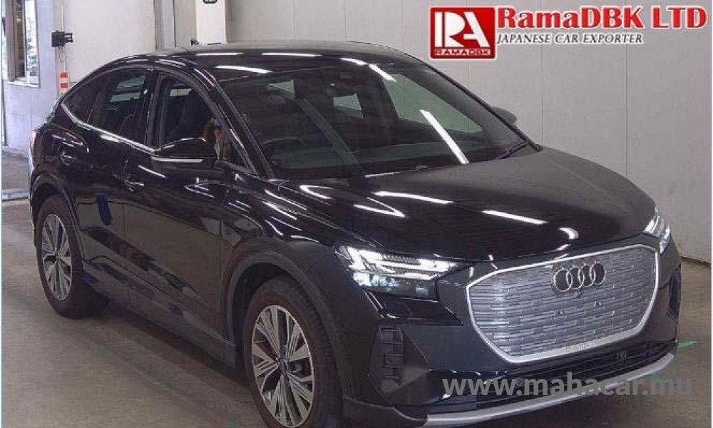 2024 AUDI Q4, Black