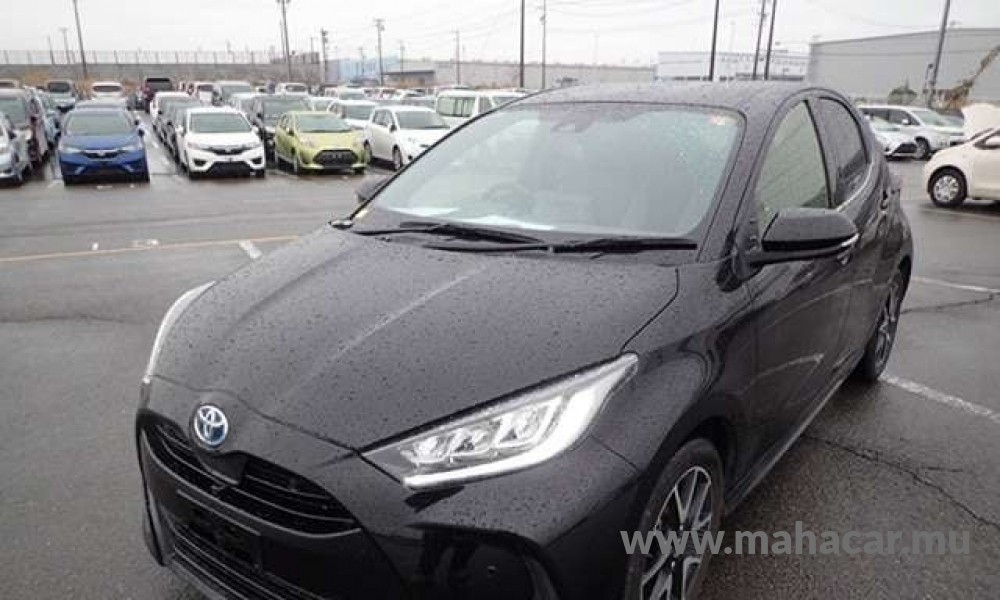 2022 Toyota Yaris Hybrid photo 1