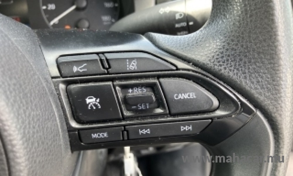 2021 Toyota Yaris photo 2