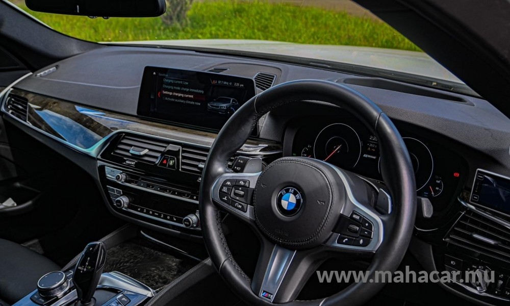 2019 BMW 530e photo 3