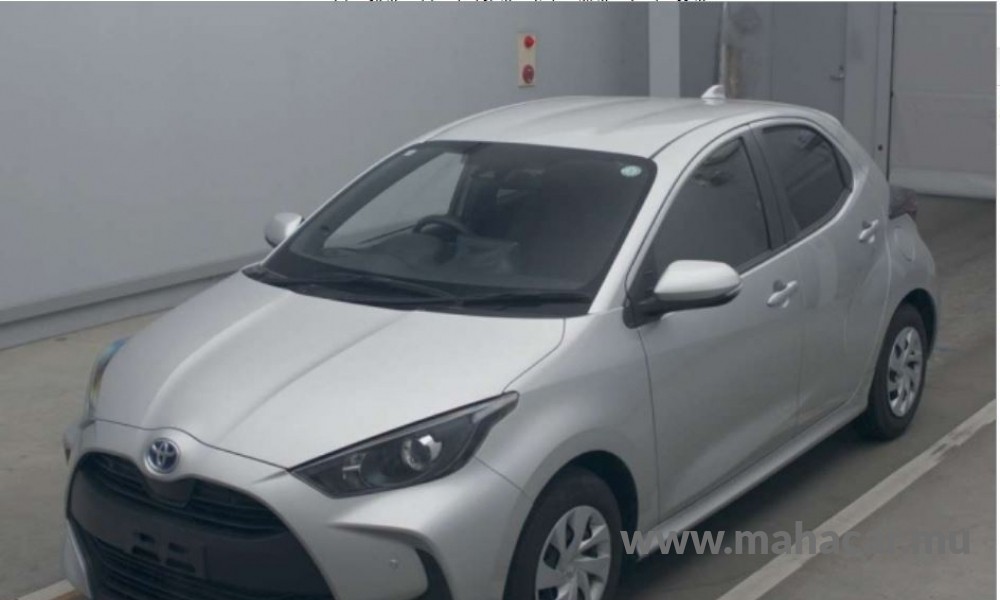 2021 Toyota Yaris Hybrid, Silver