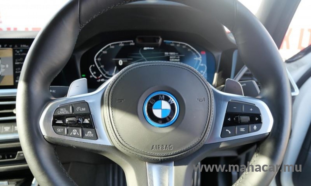 2022 BMW 330e photo 8