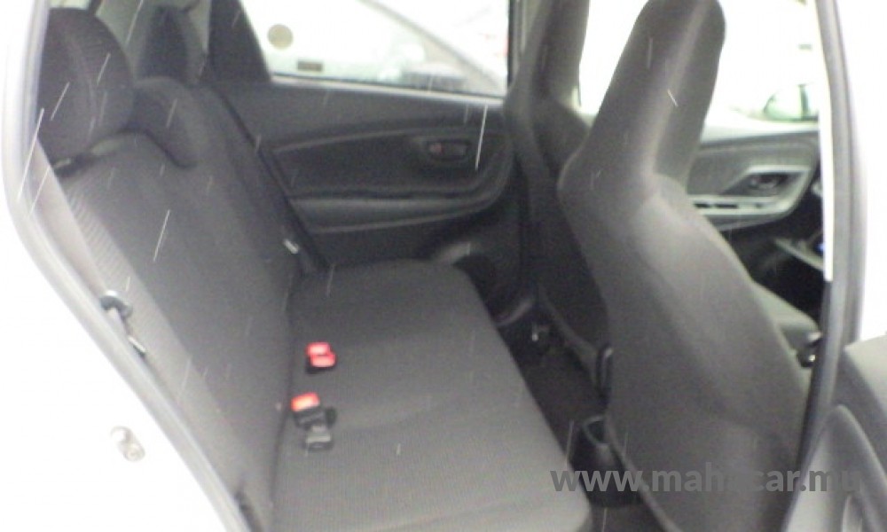 2019 Toyota Vitz photo 6