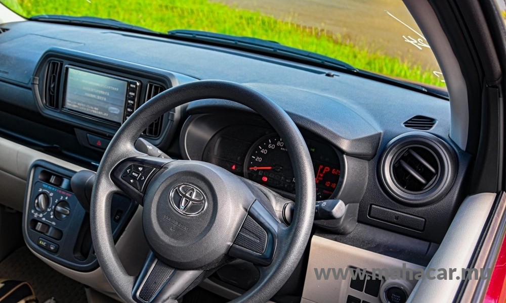 2021 Toyota Passo X photo 3