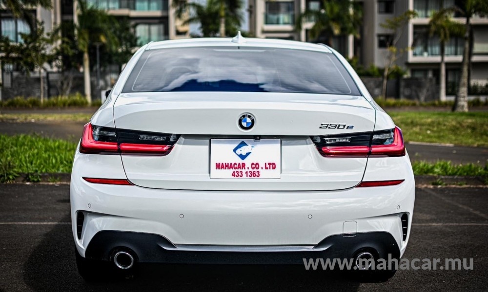 2019 BMW 330e photo 12