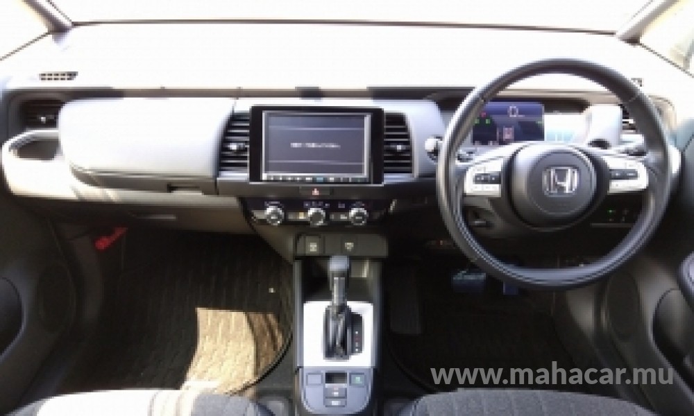 2020 Honda FIT HYBRID photo 6