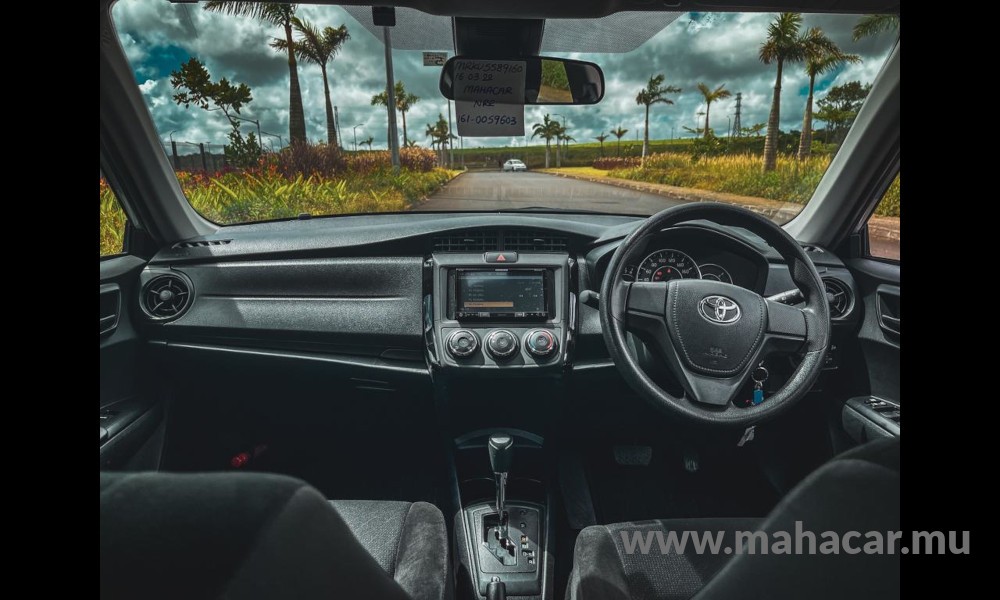 2018 Toyota Corolla Axio photo 8