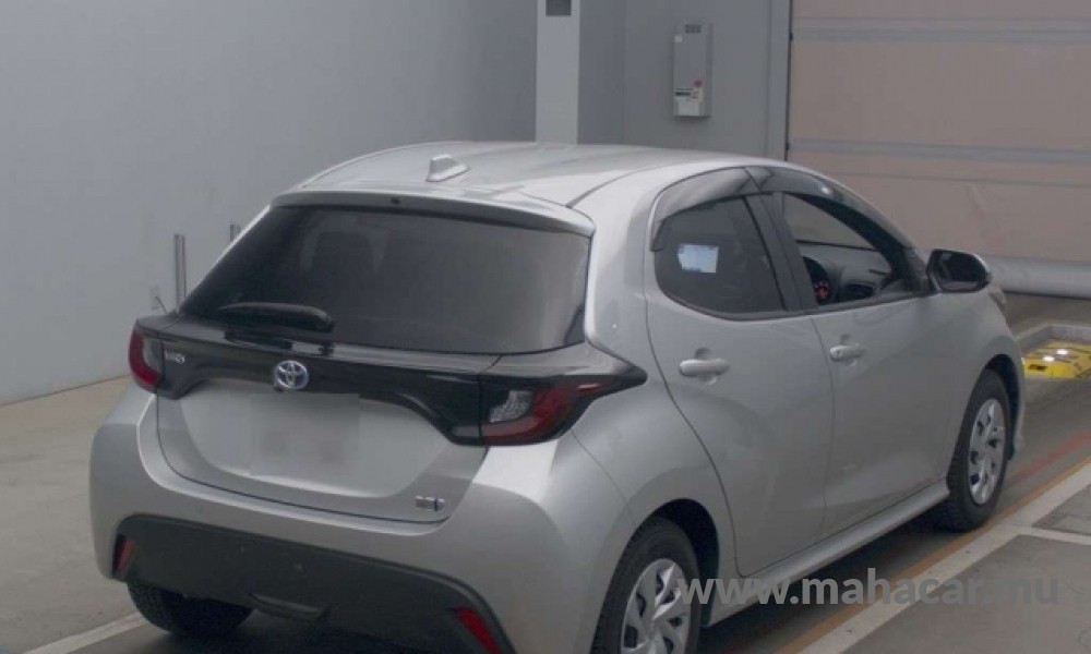 2022 Toyota Yaris Hybrid photo 2