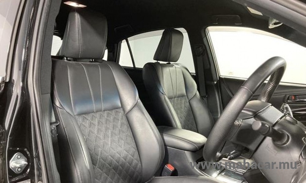 2020 Toyota Harrier photo 3