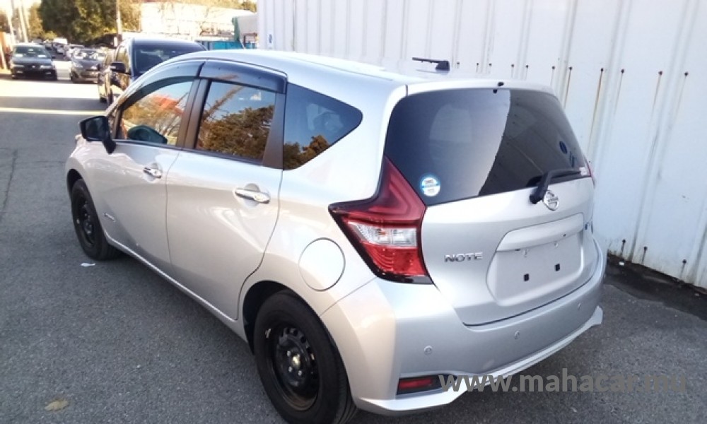 2020 Nissan NOTE E-POWER photo 6