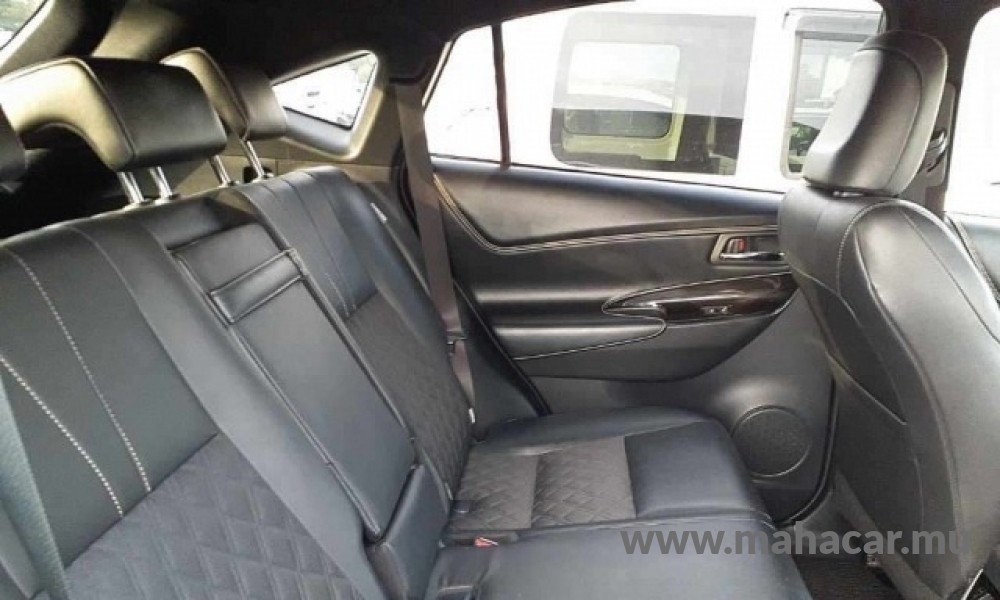 2020 Toyota Harrier photo 9