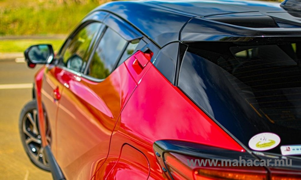 2019 Toyota CHR HYBRID photo 2