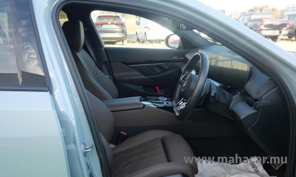 2023 BMW 523i photo 10