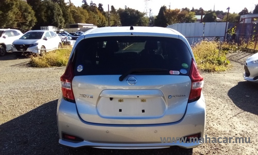 2020 Nissan NOTE E-POWER photo 9